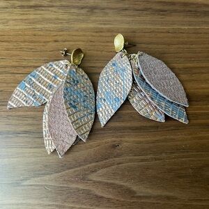 5/$25 Estate Y2K 00s Multi-Leaf Vegan Leather Painted Earrings in Gold and Blue